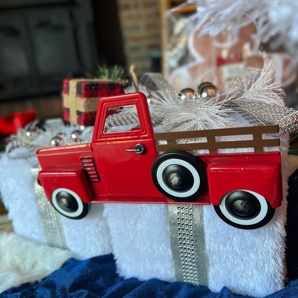❤️Vintage Red Truck Christmas
Wall Decor‼️FINAL SALE - Picture 3 of 4